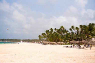 Punta Cana, La Altagracia, Dominik Cumhuriyeti kumlu plaj manzarası. Metin için yer kopyalayın.                       