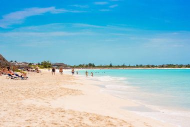 Kumlu plaj Playa cennet, ada, Cayo Largo, Küba. Metin için yer kopyalayın.