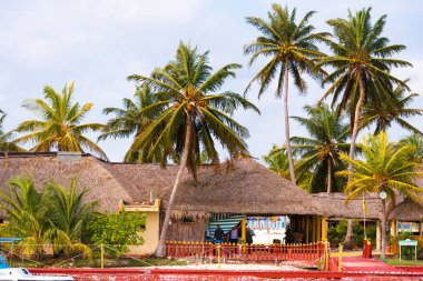 Cayo Largo, Küba - 10 Mayıs 2017: Kıyı görünümünü bina. Metin için yer kopyalayın.