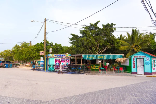 Bayahibe, Домініканська Республіка - 21 травня 2017: місцеві кафе. Копія простір для тексту. — стокове фото