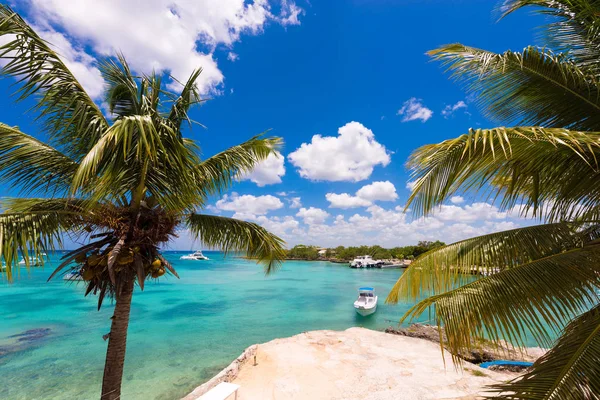 Krajobraz z Morza Karaibskiego, Bayahibe, La Altagracia, Dominikana. Kopiować miejsca na tekst. — Zdjęcie stockowe