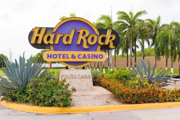 PUNTA CANA, REPÚBLICA DOMINICANA - 22 DE MAYO DE 2017: Señal del hotel y el casino "Hard Rock ". — Foto de Stock