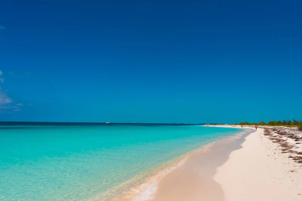 Αμμώδη παραλία Playa παράδεισος από το νησί του Cayo Largo, Κούβα. Χώρο αντίγραφο για το κείμενο. — Φωτογραφία Αρχείου