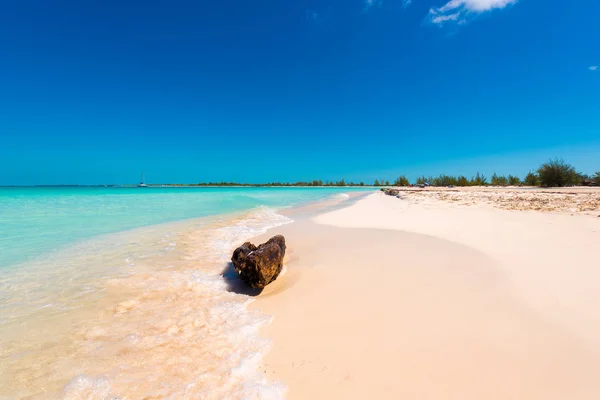 Spiaggia di sabbia Playa Paradiso dell'isola di Cayo Largo, Cuba. Copia spazio per testo . — Foto Stock