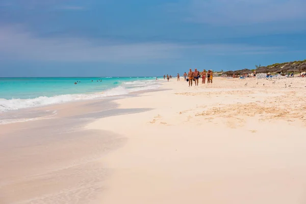 CAYO LARGO, CUBA - MAY 8, 2017: Sandy beach Playa Paradise. Copy space for text. — Stock Photo, Image
