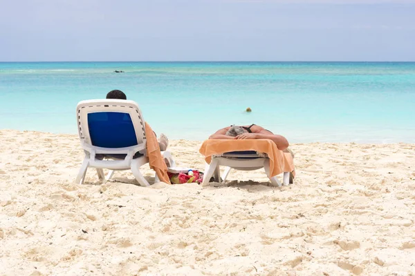 Spiaggia di sabbia Playa Paradiso dell'isola di Cayo Largo, Cuba. Copia spazio per testo . — Foto Stock