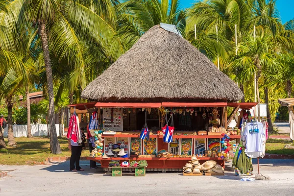 CAYO LARGO, CUBA - MAY 10, 2017: Souvenir shop in the street. — Stock Photo, Image