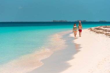 Cayo Largo, Küba - 8 Mayıs 2017: Kumlu plaj Playa cennet. Metin için yer kopyalayın.