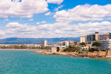 Kıyı şeridi Costa Dorada, Salou, Tarragona, Catalunya, İspanya ana plaj. Metin için yer kopyalayın.