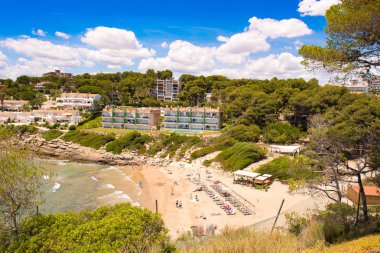 Kıyı şeridi Costa Dorada, plaj Salou, Tarragona, Catalunya, İspanya. Metin için yer kopyalayın.