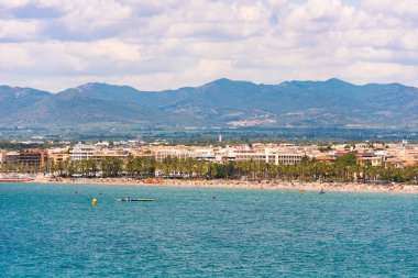 Kıyı şeridi Costa Dorada, Salou, Tarragona, Catalunya, İspanya ana plaj. Metin için yer kopyalayın.