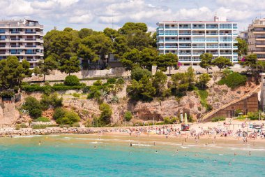 Kıyı şeridi Costa Dorada, plaj Salou, Tarragona, Catalunya, İspanya. Metin için yer kopyalayın.