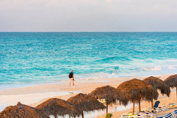 Görünümü sabah Beach Island Cayo Largo, Küba. Metin için yer kopyalayın.
