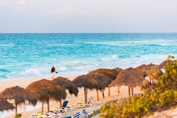 Görünümü sabah Beach Island Cayo Largo, Küba. Metin için yer kopyalayın.