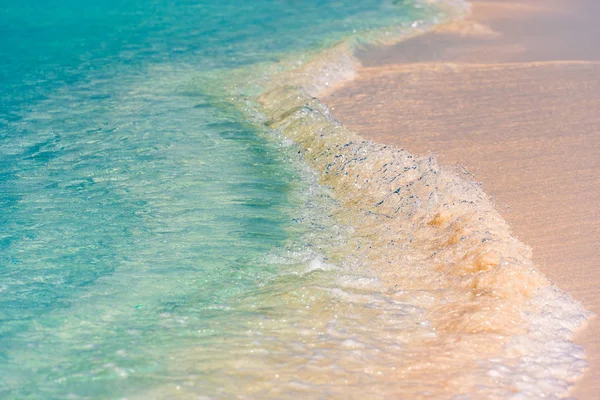 Cayo Largo, Küba plaj dalga yakın çekim. Yakın çekim.