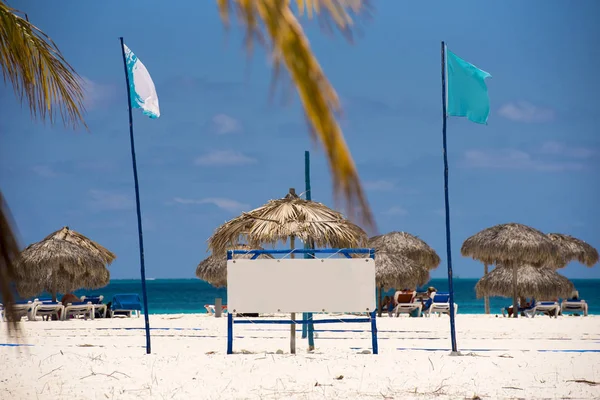 プラヤ シレナ キューバ Cayo Largo 島ビーチでバナーします。コピーのテキストのための領域. — ストック写真