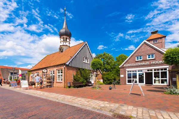 Hooksiel, Wangerland, Almanya - 11 Haziran 2017: Hooksiel Müzesi, okul, Belediye, sağlık resort yönetim. Metin için yer kopyalayın. 