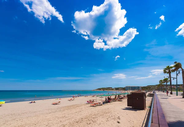 Kıyı şeridi Costa Dorada, beach La Pineda, Tarragona, Catalunya, İspanya. Metin için yer kopyalayın. 