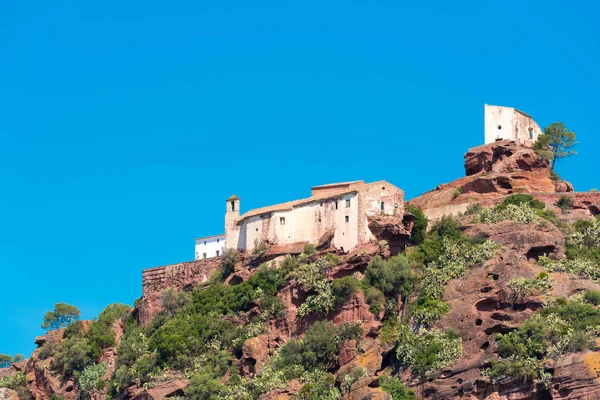 Mare de Deu de la Roca, Montbrio del Camp, Tarragona, kasaba Catalunya, İspanya yakınındaki antik Kilisesi. Metin için yer kopyalayın.