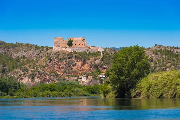 Miravet Kalesi, Tarragona, Catalunya, İspanya'nın sayısı. Metin için yer kopyalayın.