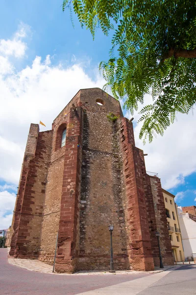 The ancient building in Mont-roig del Camp, Tarragona, Catalunya, Spain. Vertical. — Stock Photo, Image