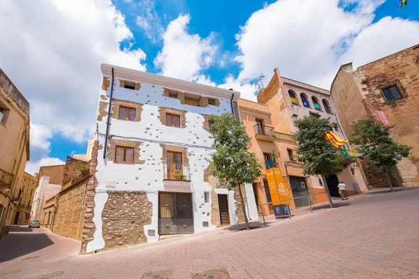 Eski şehir, Mont-roig del Camp, binaların görünümünü Tarragona, Catalunya, İspanya. Metin için yer kopyalayın. — Stok fotoğraf