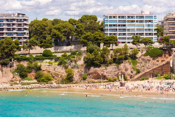 Kıyı şeridi Costa Dorada, plaj Salou, Tarragona, Catalunya, İspanya. Metin için yer kopyalayın.