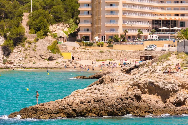 Kayalık plaj Salou, Tarragona, Catalunya, İspanya. Metin için yer kopyalayın.