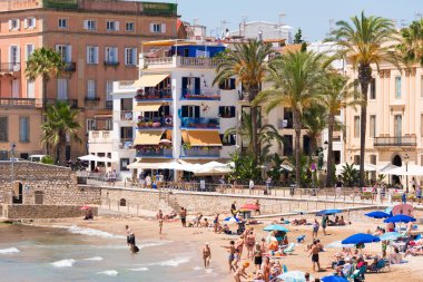 Sitges, Catalunya, İspanya - 20 Haziran 2017: Görünüm plaj ve dolgu.