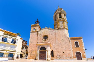 Sitges, Catalunya, İspanya - 20 Haziran 2017: Sant Bartomeu ve Santa Tecla Kilisesi görünümünü. Metin için yer kopyalayın.