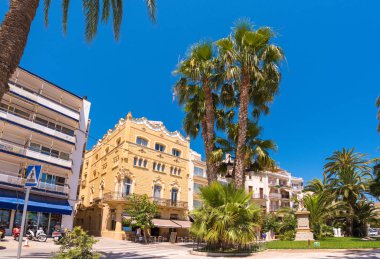 Sitges, Catalunya, İspanya - 20 Haziran 2017: Görünümü El Greco anıt ve Binalar. Metin için yer kopyalayın. 