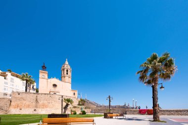 Sitges, Catalunya, İspanya - 20 Haziran 2017: Sant Bartomeu ve Santa Tecla Kilisesi görünümünü. Metin için yer kopyalayın.