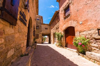 Siurana De Prades, İspanya - 26 Haziran 2017: Binaların görünümünü.