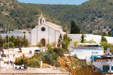 Sitges, Catalunya, İspanya - 20 Haziran 2017: Kilise Ermita de Sant Sıvas görünümünü. Metin için yer kopyalayın.