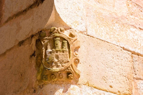 Basreliéf na zdi budovy, Sitges, Barcelona, Catalunya, Španělsko. Detail. — Stock fotografie