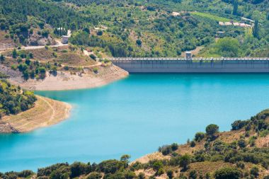 Reservoir Pantano De Siurana, Tarragona, Catalunya, İspanya. Üst görünüm.