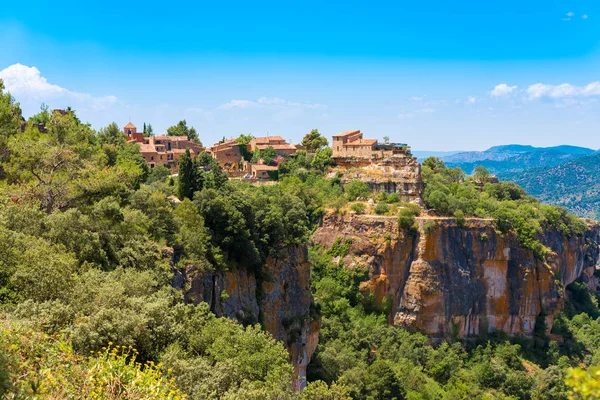 Vista del pueblo Siurana de Prades, Tarragona, Cataluña, España. Copiar espacio para texto . — Foto de Stock