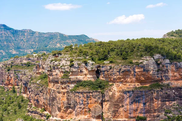 Paisagem rochosa em Siurana de Prades, Tarragona, Catalunha, Espanha. Copiar espaço para texto. Espaço de cópia para texto . — Fotografia de Stock