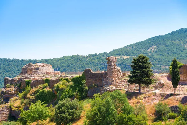 Nézd, a romok a vár Siuran, Tarragona, Catalunya, Spanyolország. — Stock Fotó