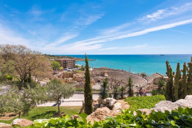 Tarragona, İspanya - 1 Mayıs 2017: Antik Roma amfitiyatro yanındaki.