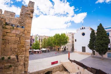 Tarragona, İspanya - 1 Mayıs 2017: Görünüm eski şehir Meydanı. Metin için yer kopyalayın.