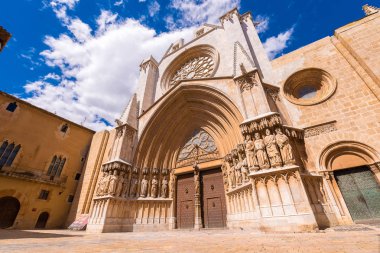 Tarragona, İspanya - 1 Mayıs 2017: Tarragona Cathedral, Romanesk ve Gotik tarzı.