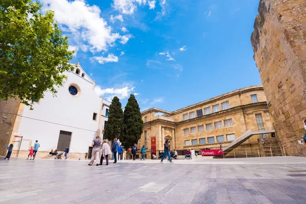 TARRAGONA, SPAIN - MAY 1, 2017: View of the square of the old city. Copy space for text. — Stock Photo, Image