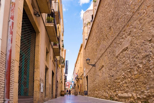 Tarragona, Ισπανία - 1 Μαΐου 2017: Άποψη της οδού της παλιάς πόλης. Χώρο αντίγραφο για το κείμενο. — Φωτογραφία Αρχείου