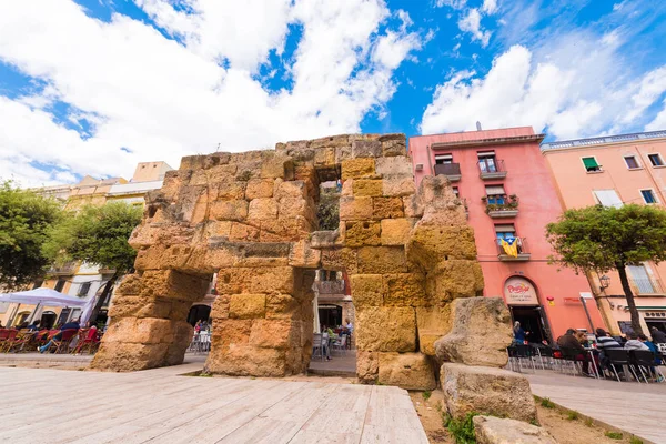 Tarragona, İspanya - 1 Mayıs 2017: Antik kalıntılar şehir merkezinde. İl forumun çevrenin görünümü. Metin için yer kopyalayın. — Stok fotoğraf