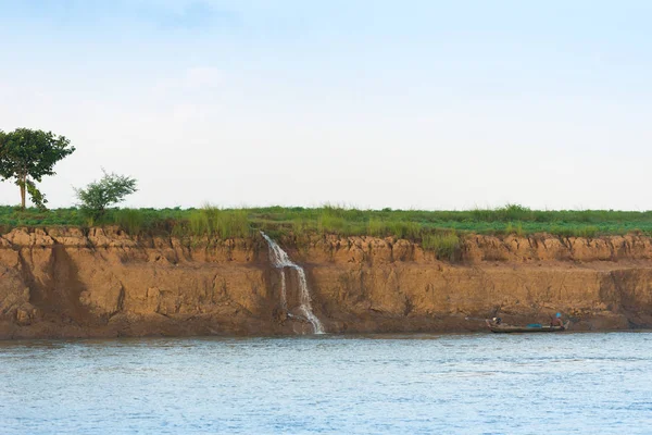 Cascada en el río Irrawaddy, Mandalay, Myanmar, Birmania. Copiar espacio para texto . —  Fotos de Stock