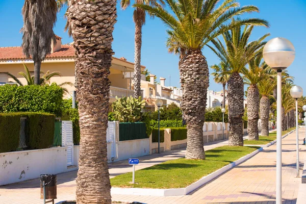 MIAMI PLATJA, ESPAÑA - 24 DE ABRIL DE 2017: El callejón de la Palma . — Foto de Stock