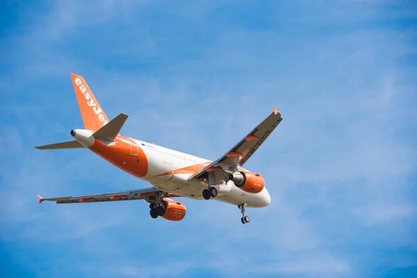 BARCELONA, SPAIN - AUGUST 20, 2016: Easyjet airplane in the sky. Copy space for text. Close-up. — Stock Photo, Image