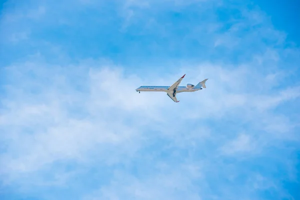 Barselona, Ispanya-20 Ağustos 2016: gökyüzü hava Nostrum uçak. Metin için boşluk Kopyala. — Stok fotoğraf