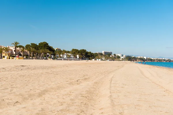 Zandstrand in L'Hospitalet de l'Infant, Tarragona, Catalonië, Spanje. Ruimte voor tekst kopiëren. — Stockfoto